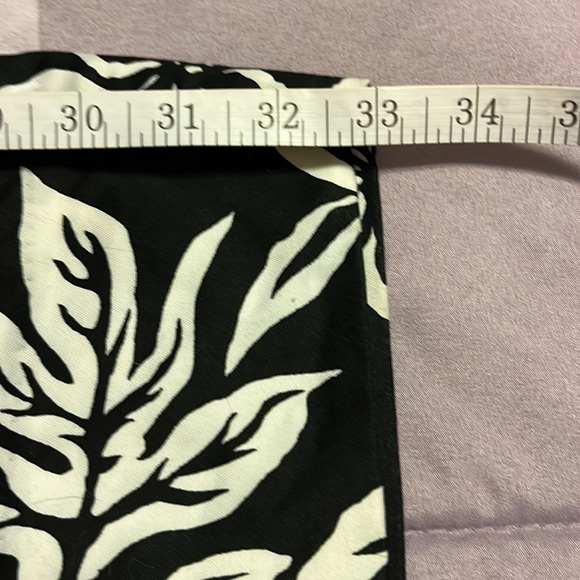 CUTE!  Women’s Capris - Picture 3 of 4